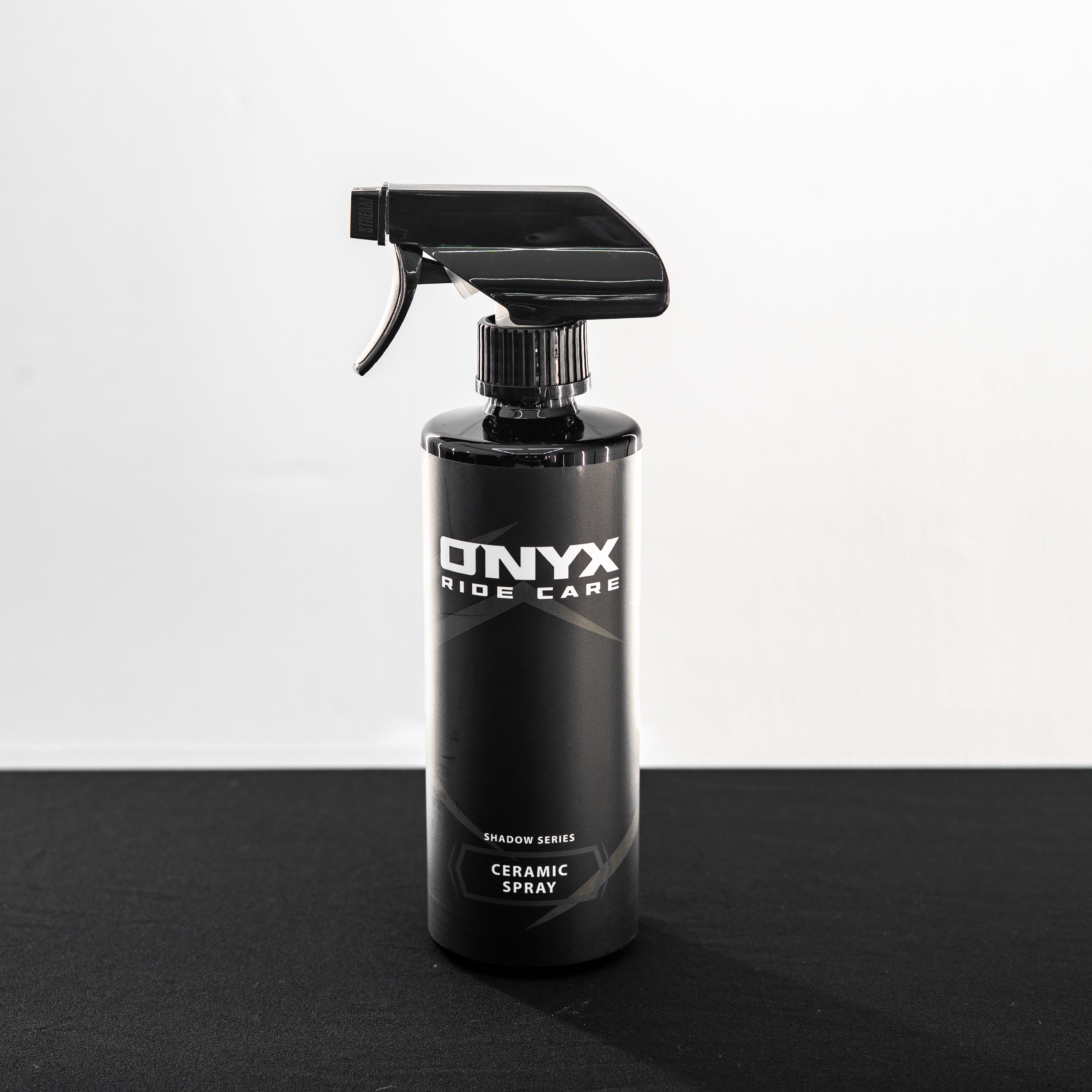 Ceramic Coating Spray beschermende spray die zorgt voor een diepe glans, waterafstotende laag en langdurige bescherming van auto en motor lak.