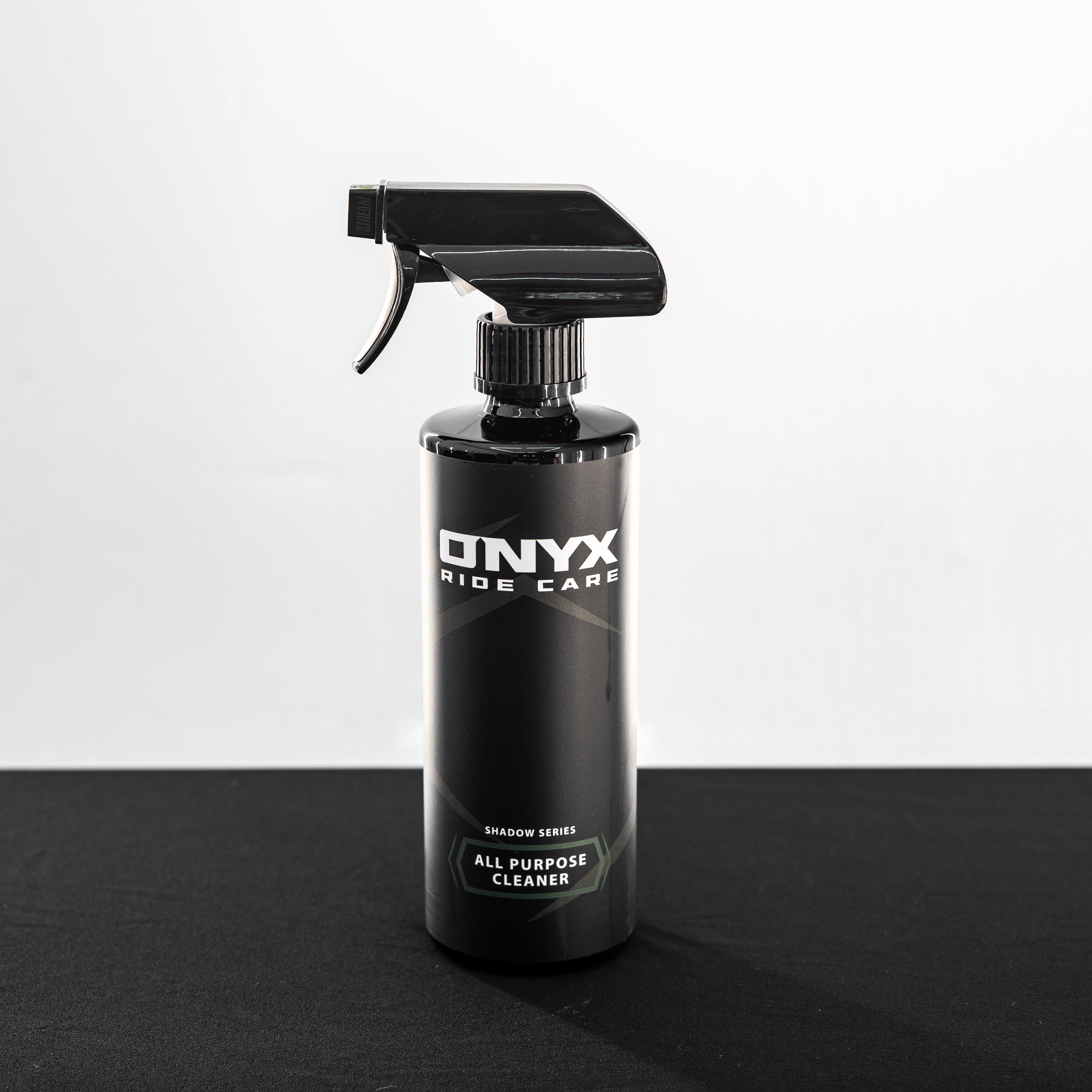 All Purpose Cleaner een krachtige universele reiniger voor zowel interieur als exterieur van auto en motor, veilig en effectief tegen vuil en vet.